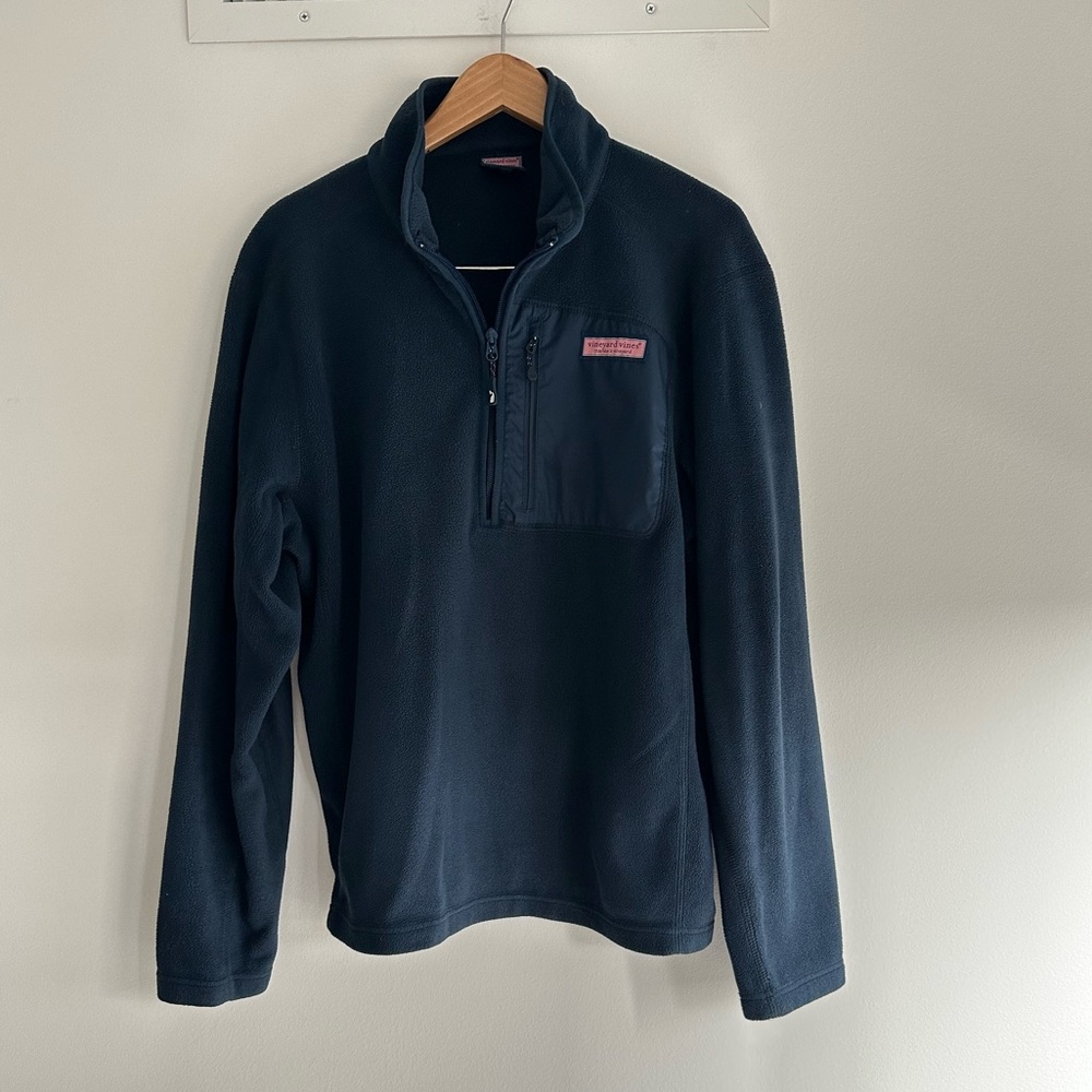 Vineyard Vines Quarter-Zip Fleece with zip pocket in navy, size: M
